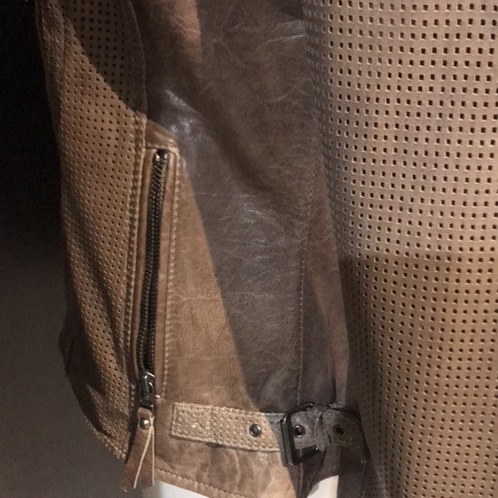 Leather jacket - Picture 3 of 5